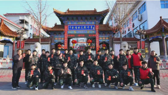 新春慰问暖人心 温情相伴过新年——鹅坡武校领导看望慰问寒假留校师生