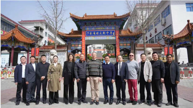 匈牙利国会副主席欧拉·劳约什一行莅临鹅坡武校参观考察